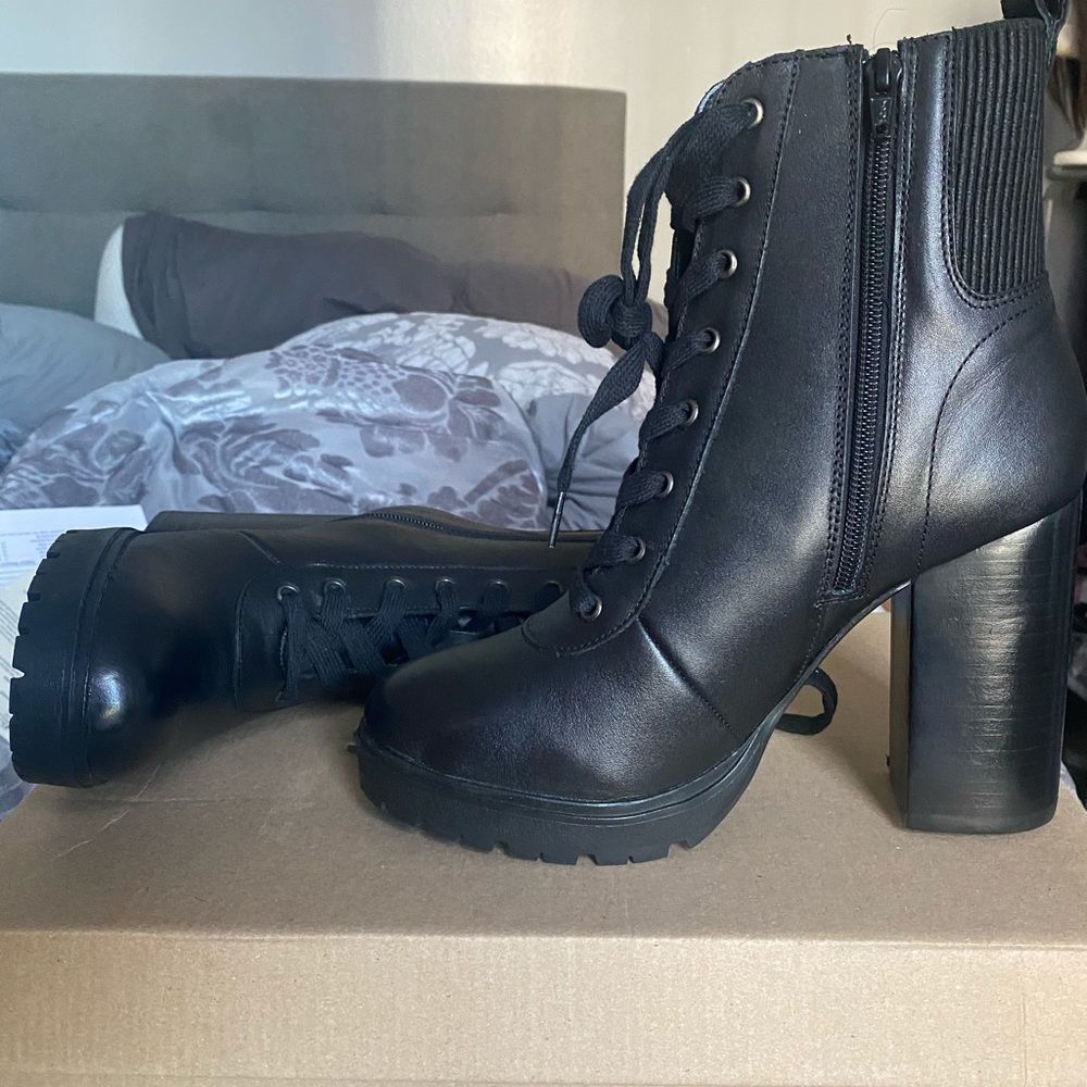 Black STEVE MADDEN platform booties